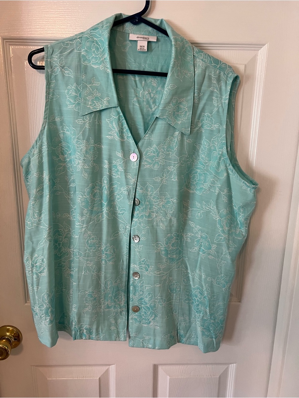 dressbarn Mint Green Floral Sleeveless Button-Front Top